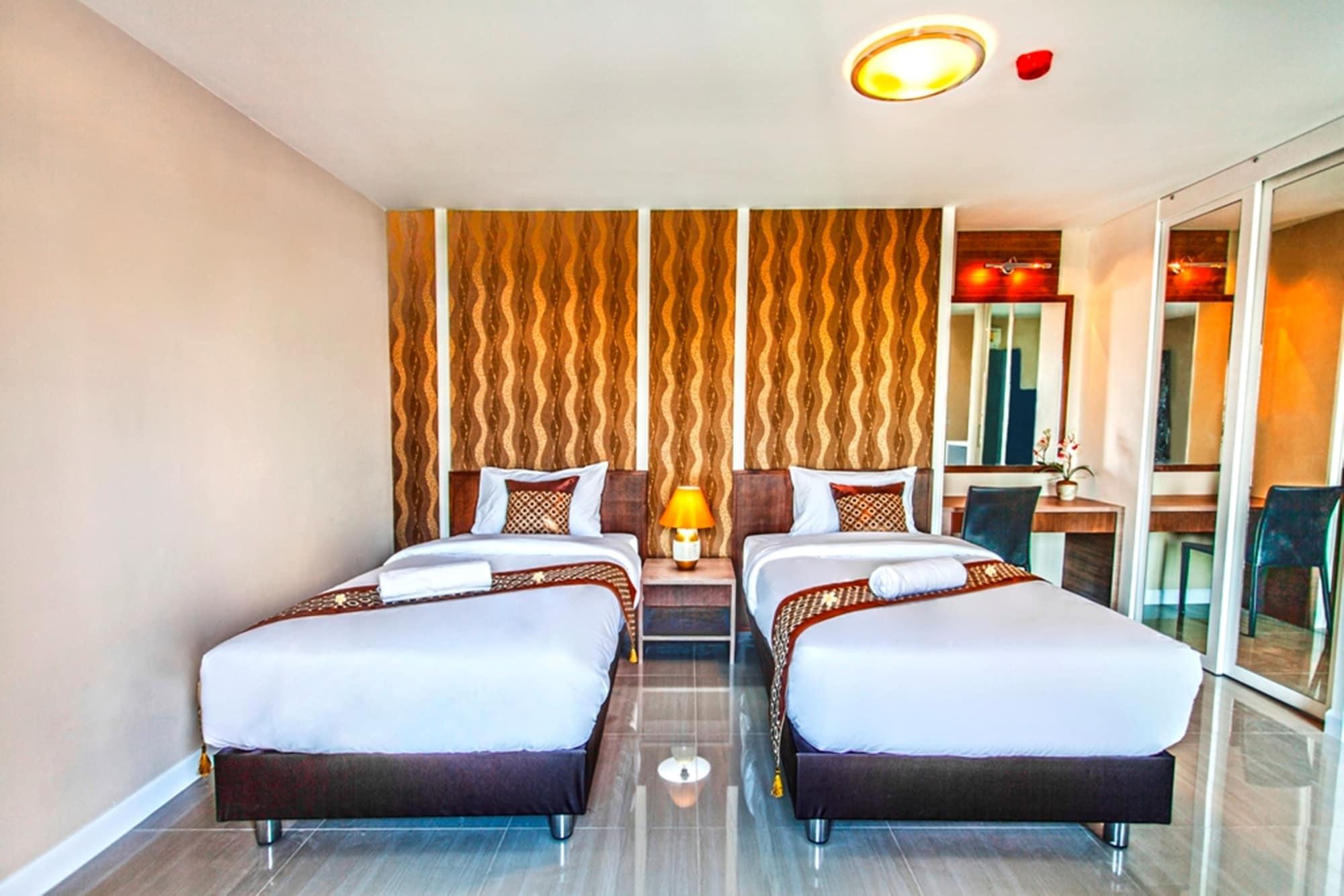 The Aim Sathorn Hotel Банкок Екстериор снимка