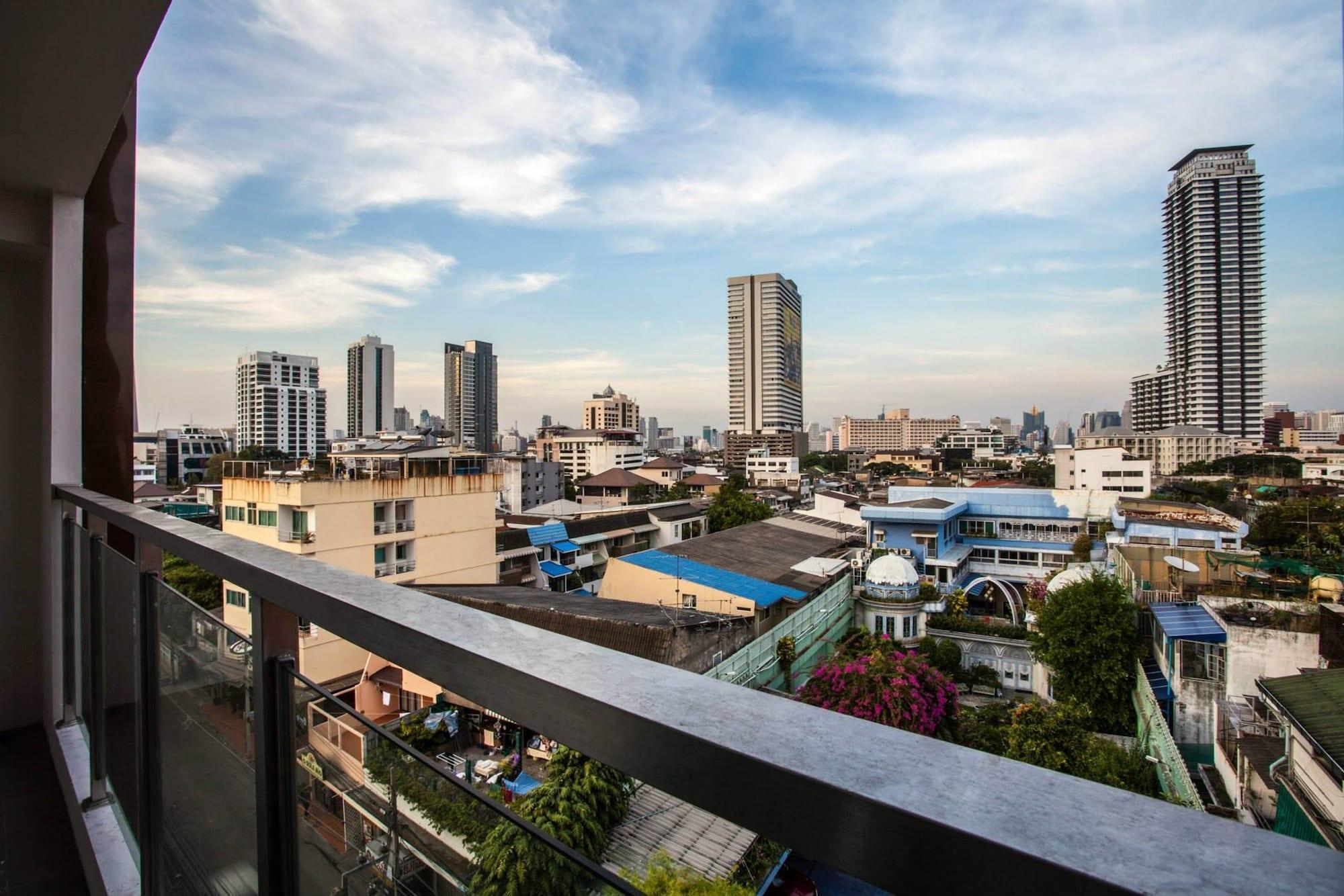 The Aim Sathorn Hotel Банкок Екстериор снимка