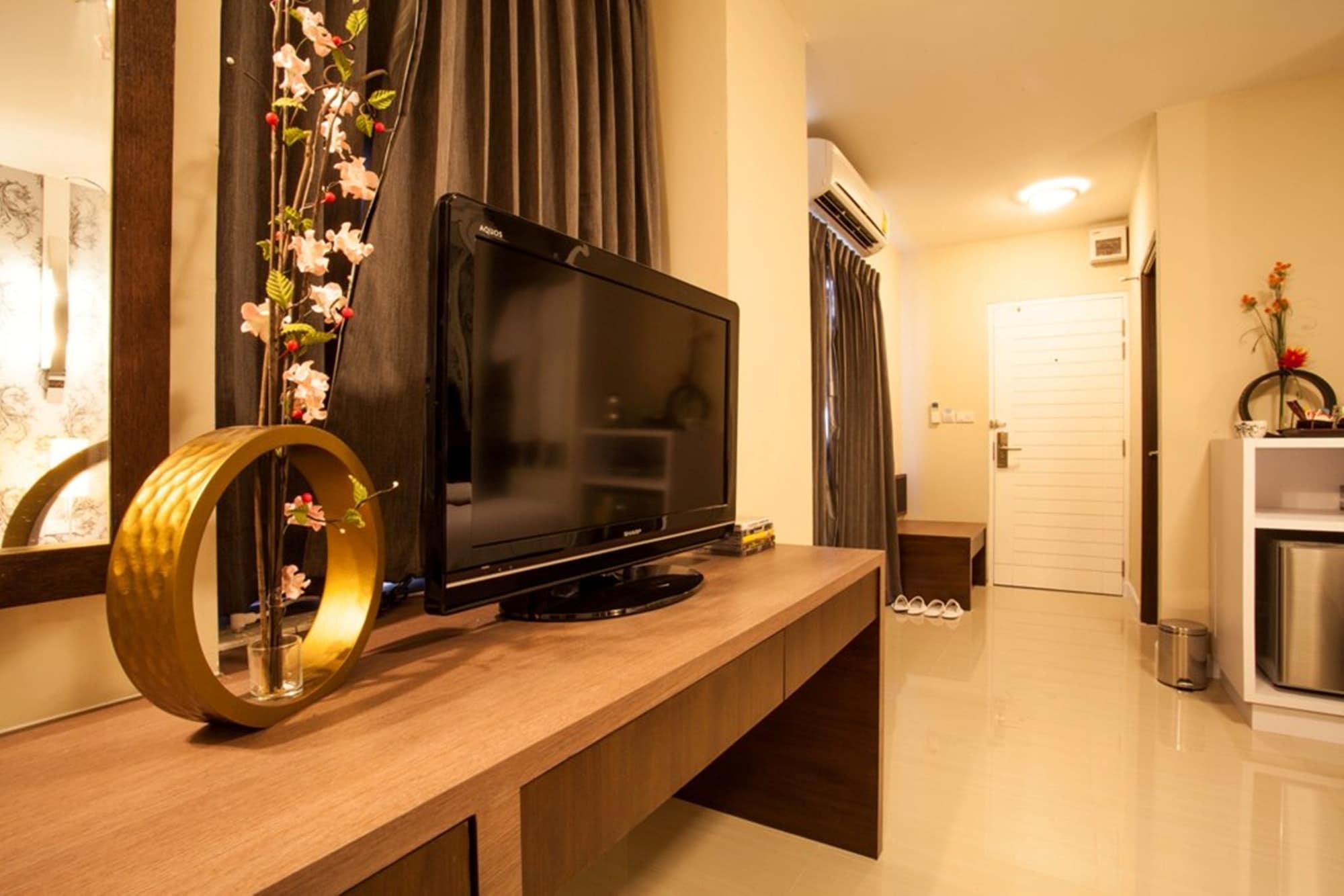 The Aim Sathorn Hotel Банкок Екстериор снимка