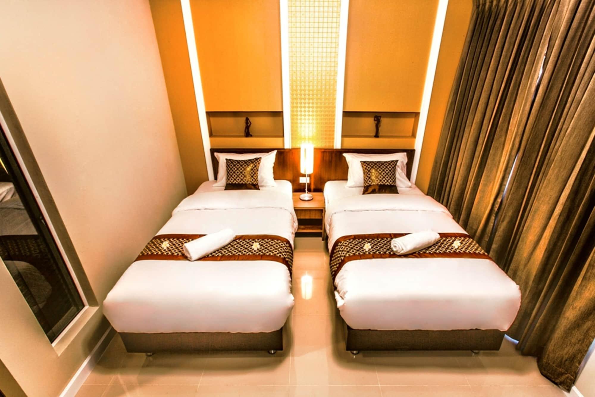 The Aim Sathorn Hotel Банкок Екстериор снимка
