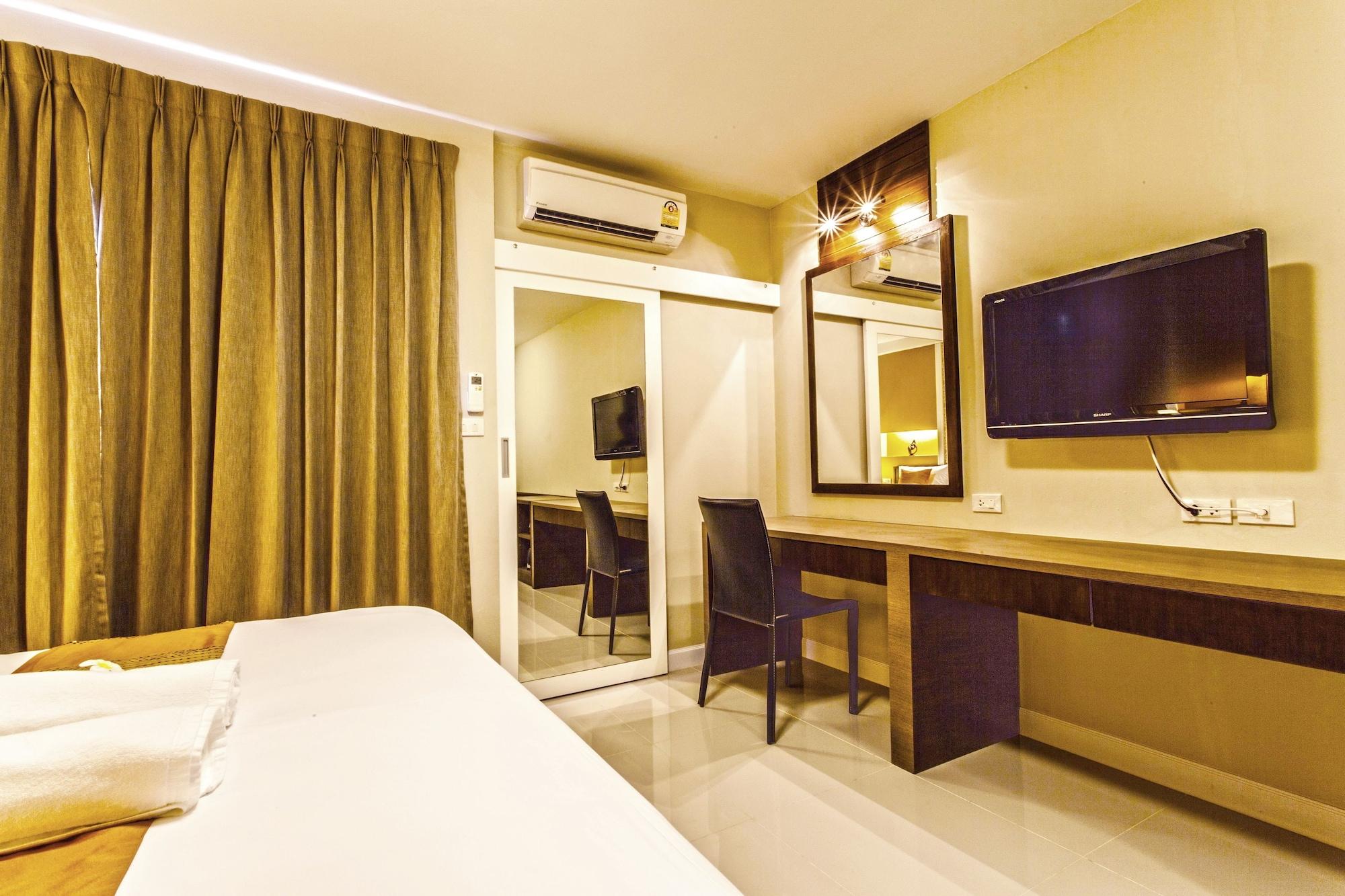 The Aim Sathorn Hotel Банкок Екстериор снимка