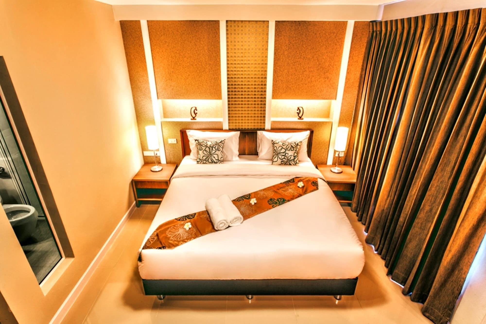 The Aim Sathorn Hotel Банкок Екстериор снимка