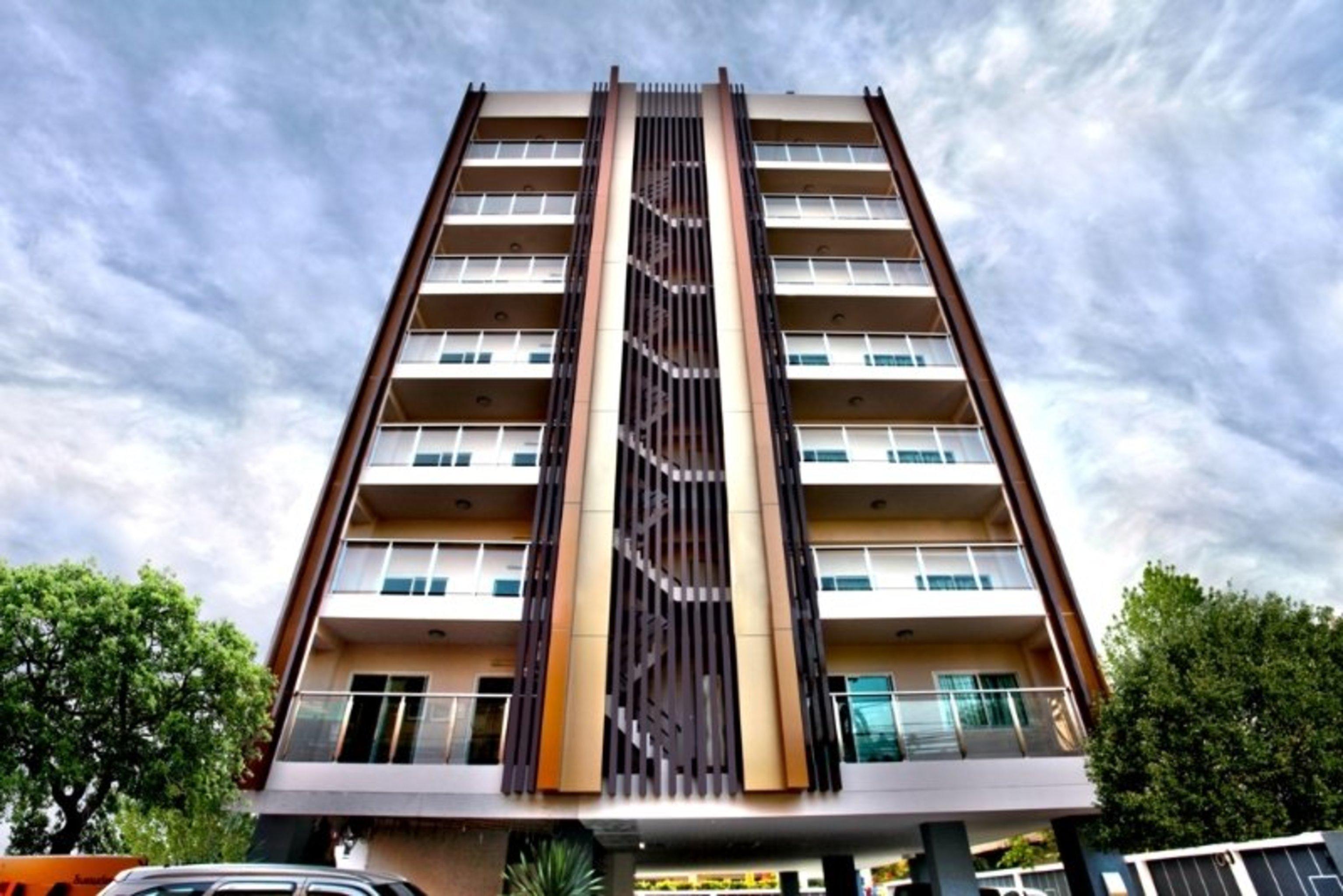 The Aim Sathorn Hotel Банкок Екстериор снимка