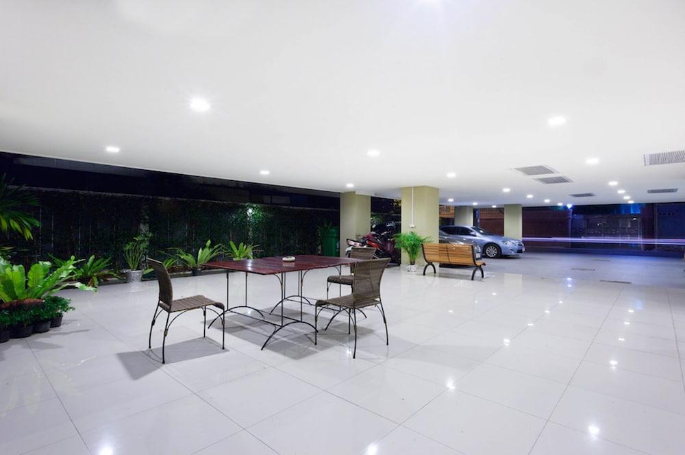 The Aim Sathorn Hotel Банкок Екстериор снимка