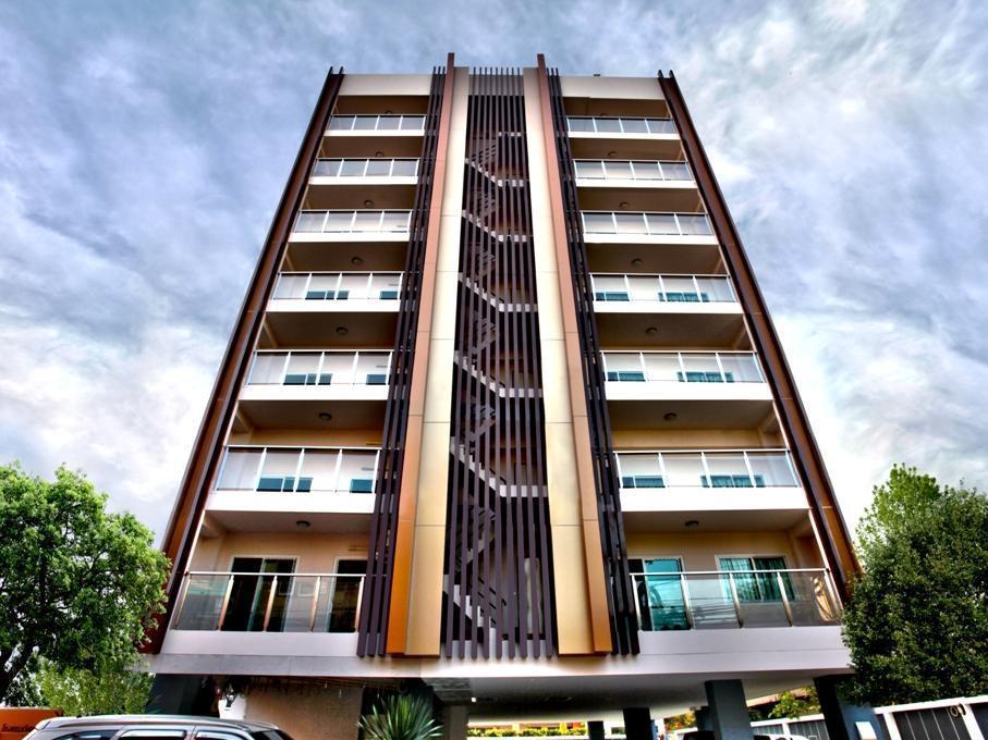 The Aim Sathorn Hotel Банкок Екстериор снимка
