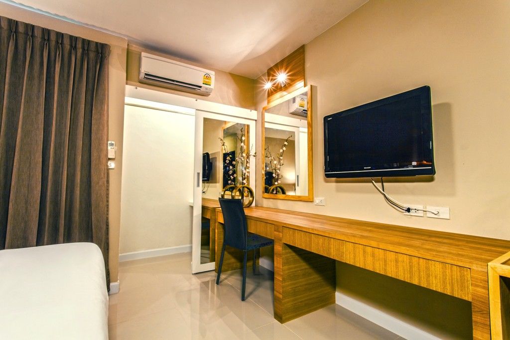 The Aim Sathorn Hotel Банкок Екстериор снимка