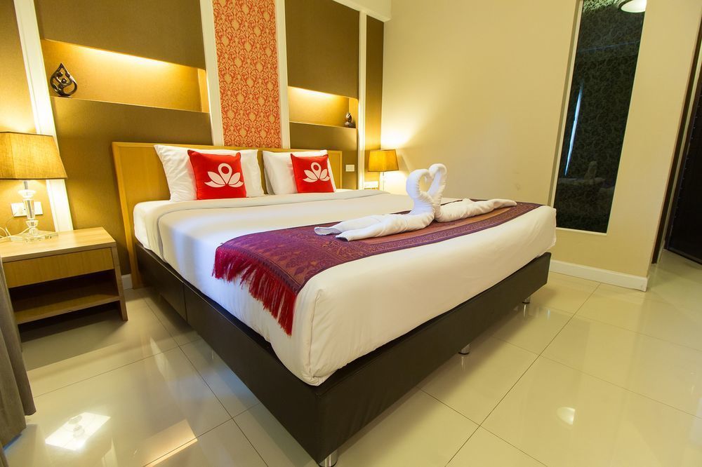 The Aim Sathorn Hotel Банкок Екстериор снимка
