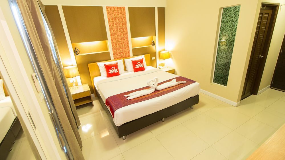 The Aim Sathorn Hotel Банкок Екстериор снимка