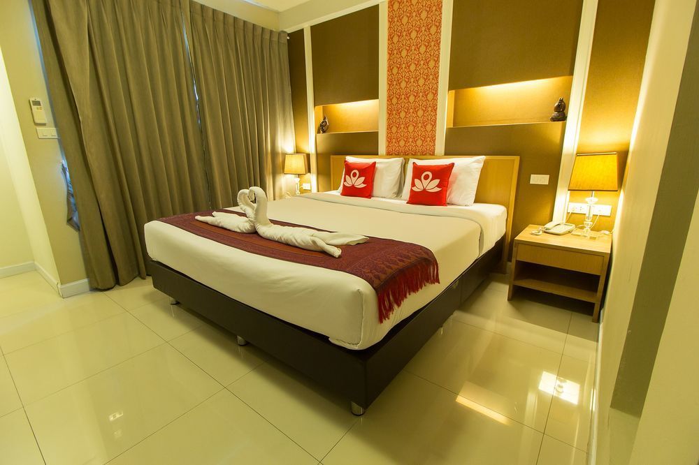 The Aim Sathorn Hotel Банкок Екстериор снимка