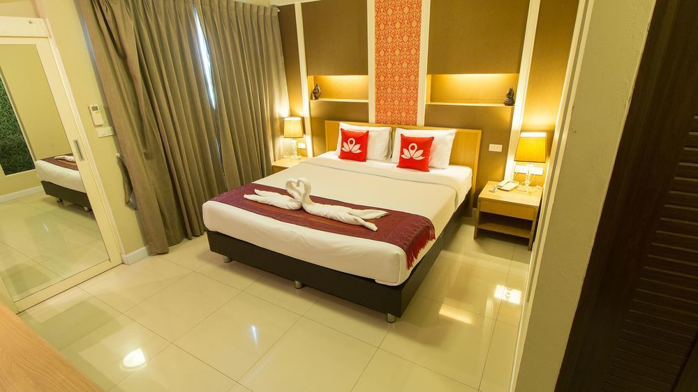 The Aim Sathorn Hotel Банкок Екстериор снимка