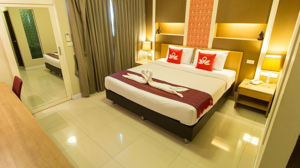 The Aim Sathorn Hotel Банкок Екстериор снимка