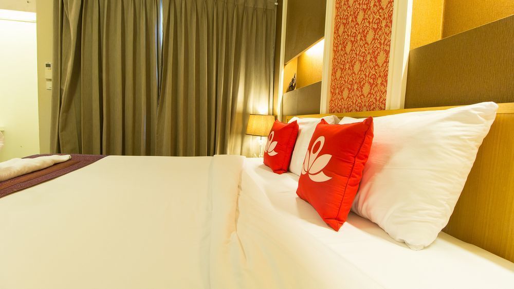 The Aim Sathorn Hotel Банкок Екстериор снимка
