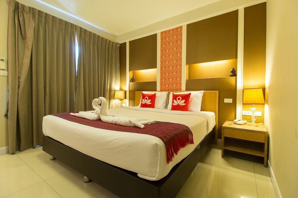 The Aim Sathorn Hotel Банкок Екстериор снимка