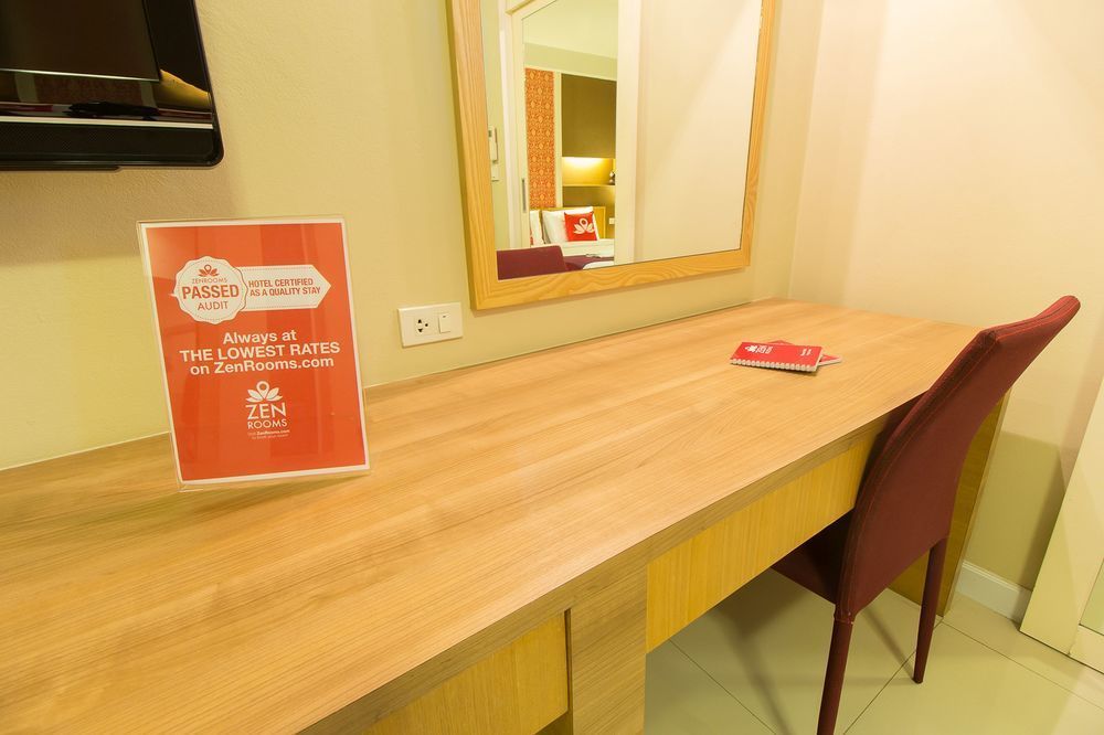 The Aim Sathorn Hotel Банкок Екстериор снимка