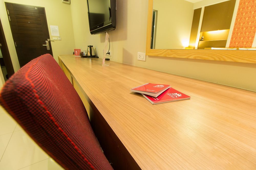 The Aim Sathorn Hotel Банкок Екстериор снимка