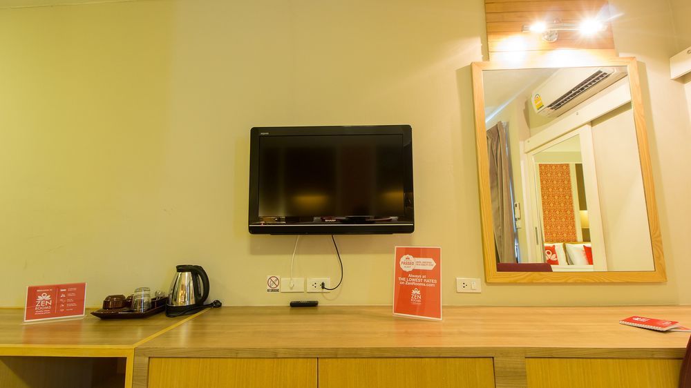 The Aim Sathorn Hotel Банкок Екстериор снимка