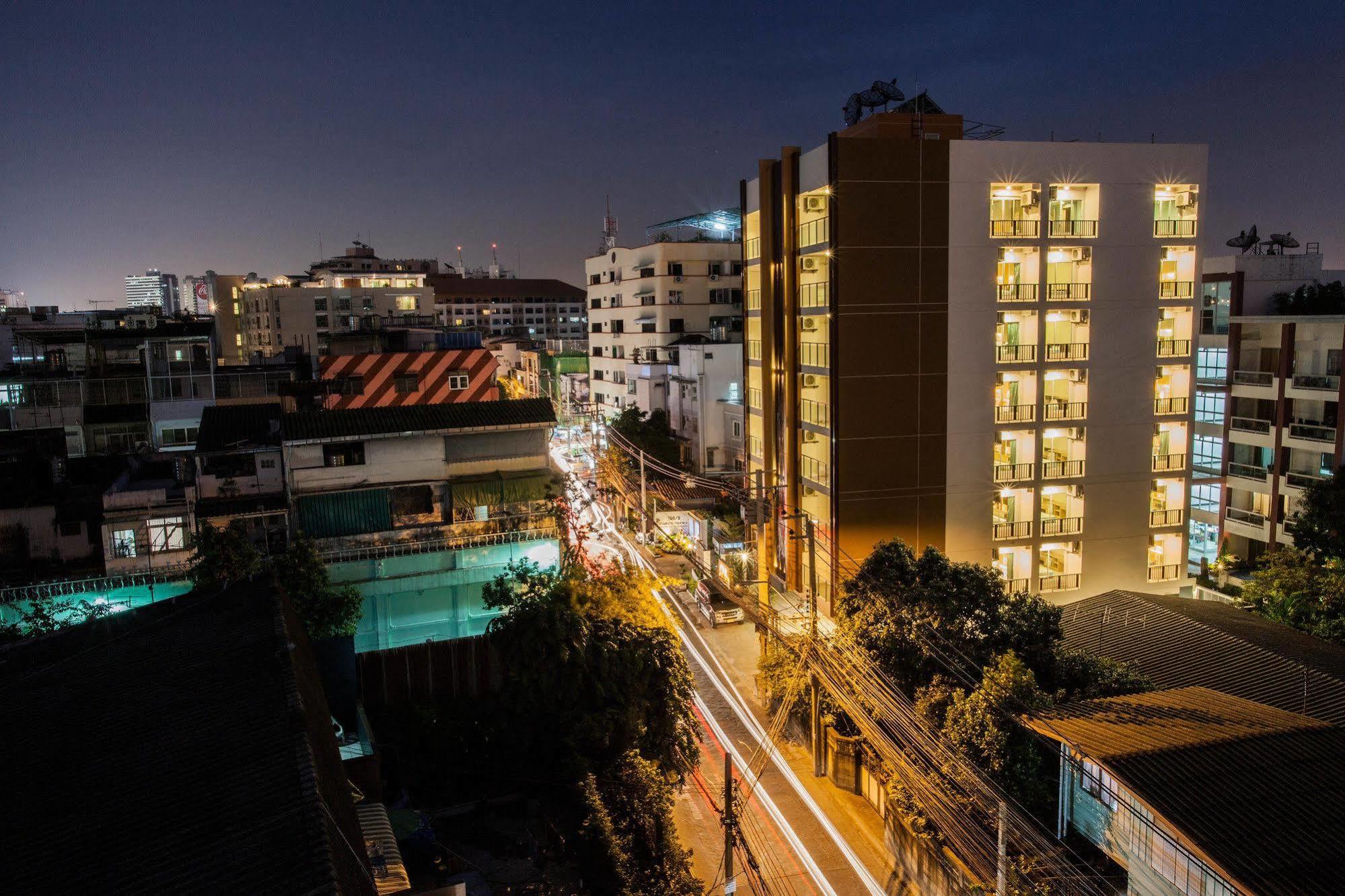 The Aim Sathorn Hotel Банкок Екстериор снимка