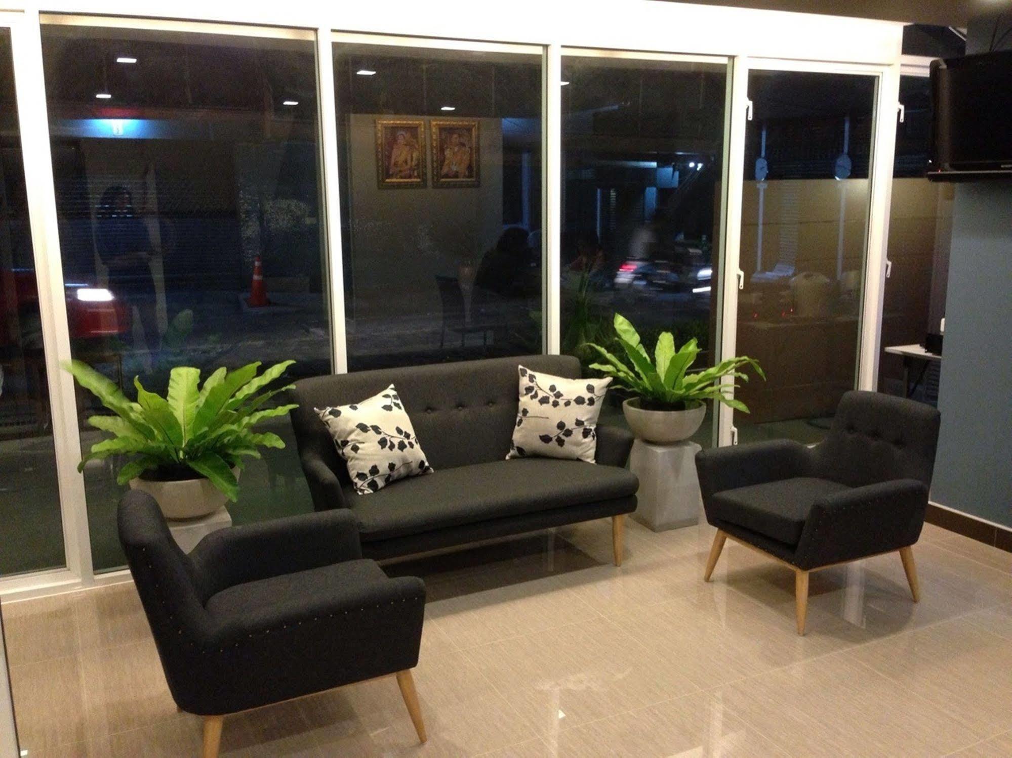 The Aim Sathorn Hotel Банкок Екстериор снимка