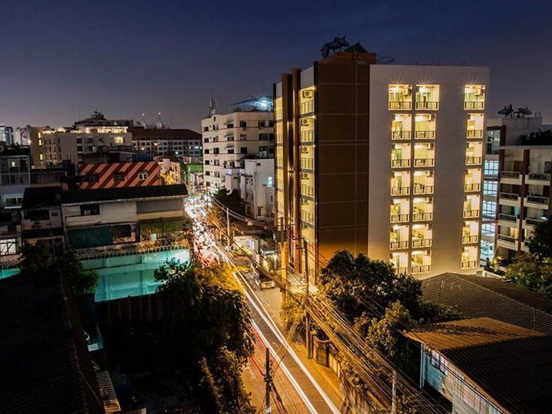 The Aim Sathorn Hotel Банкок Екстериор снимка